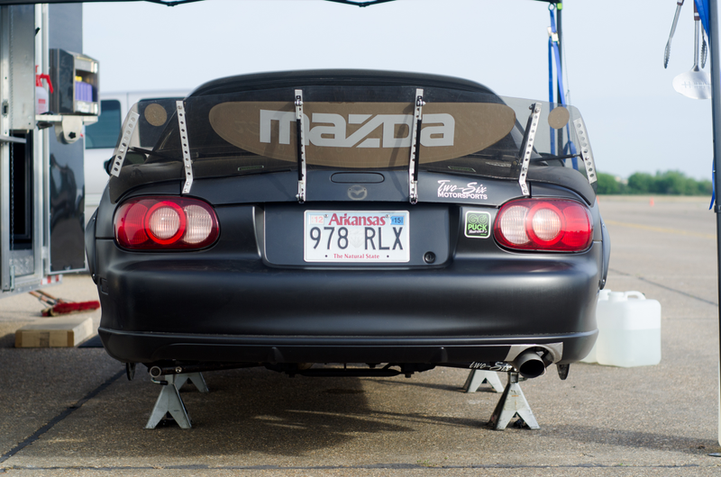 Illustration for article titled Dead planes and pork barbecue: Running my Miata at the Blytheville Pro